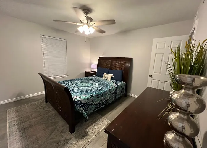 Ocean Drive Gem Minutes From Beach